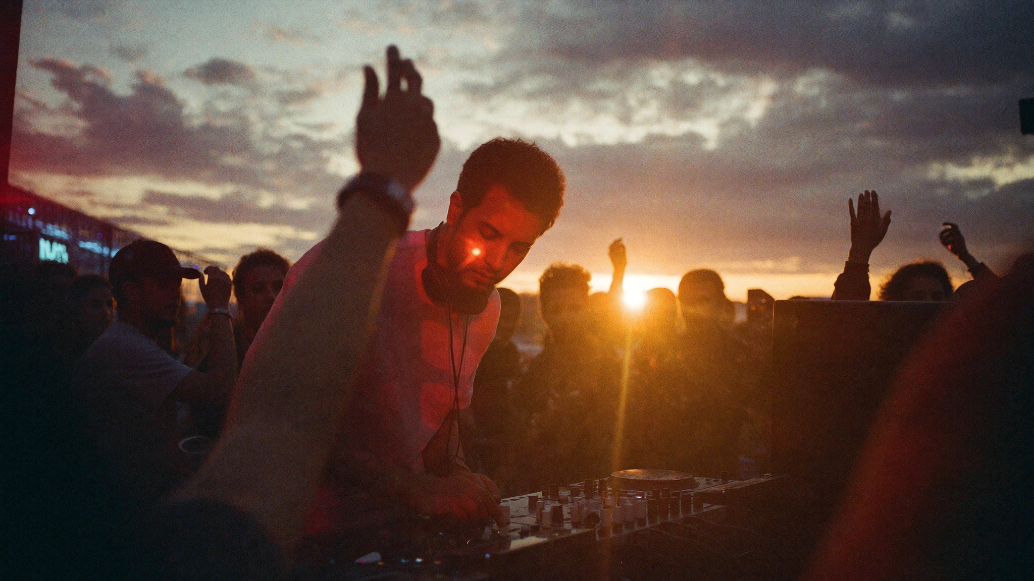 Chedly performing live